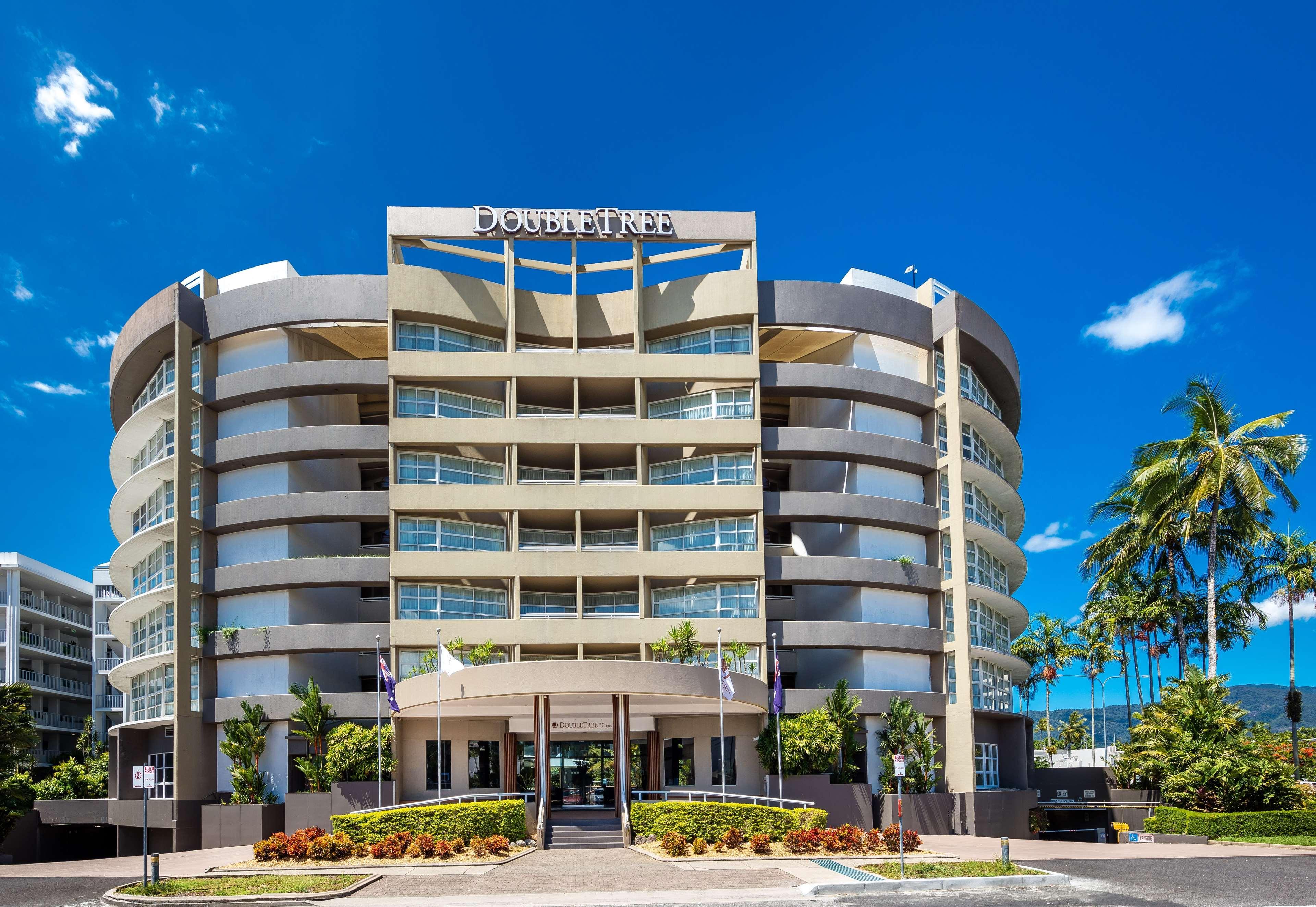 Doubletree By Hilton Cairns Hotel Exterior foto