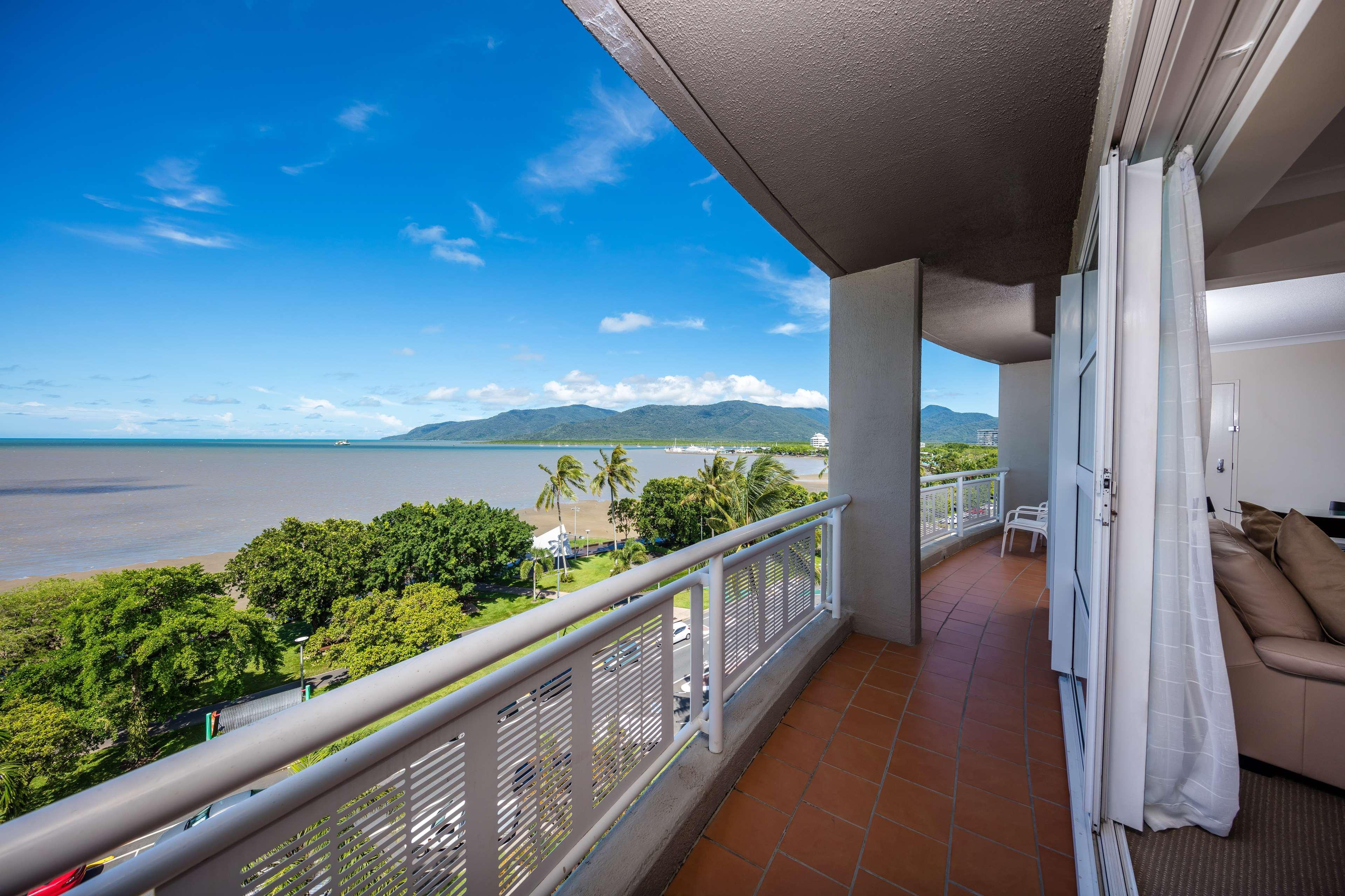 Hotel Doubletree By Hilton Cairns Exterior foto