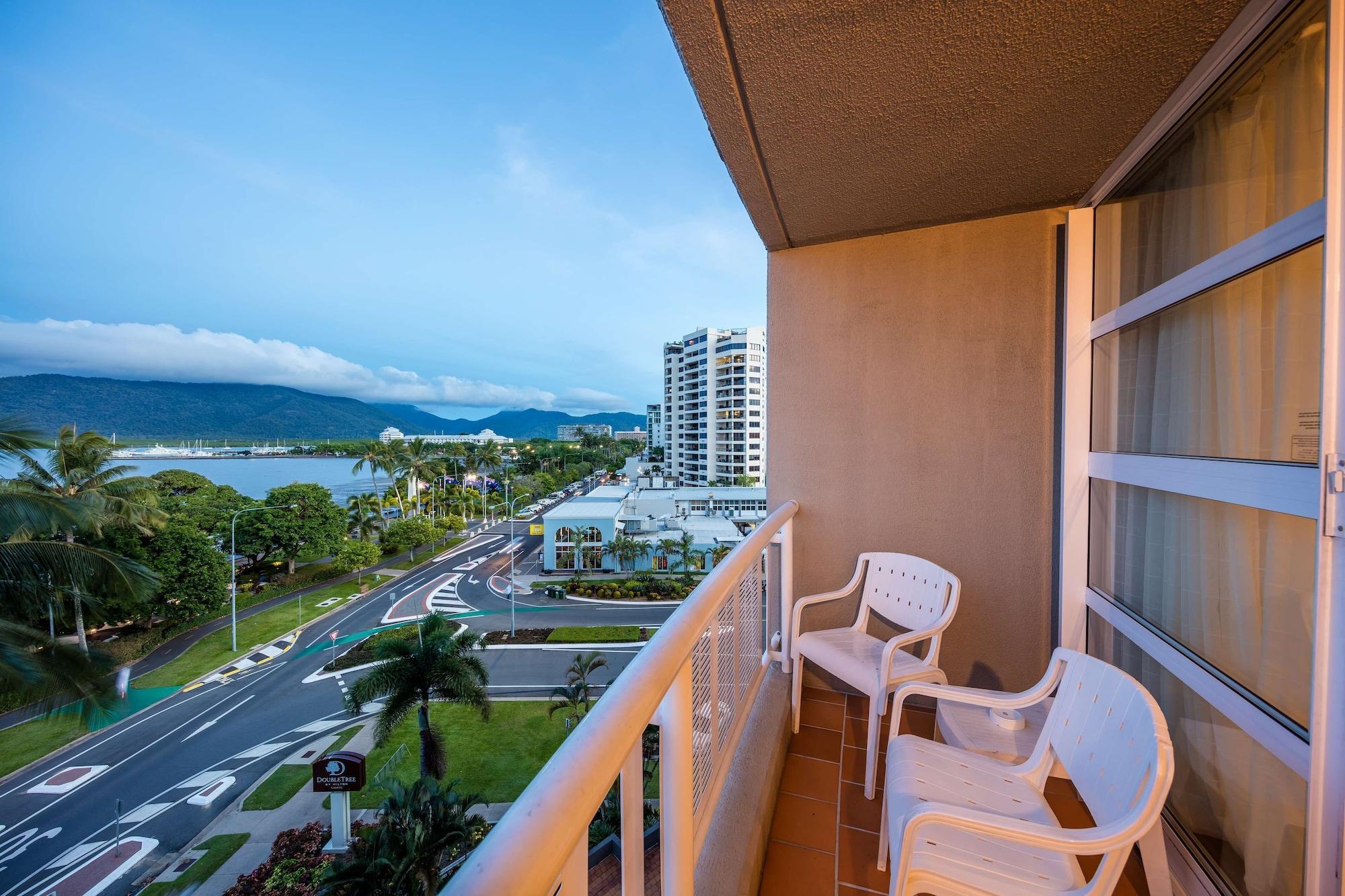 Hotel Doubletree By Hilton Cairns Exterior foto