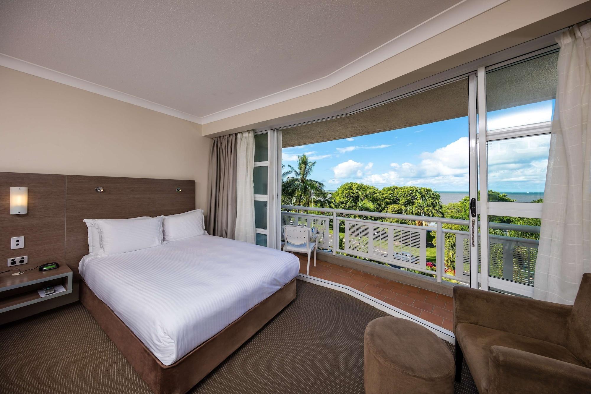 Hotel Doubletree By Hilton Cairns Exterior foto