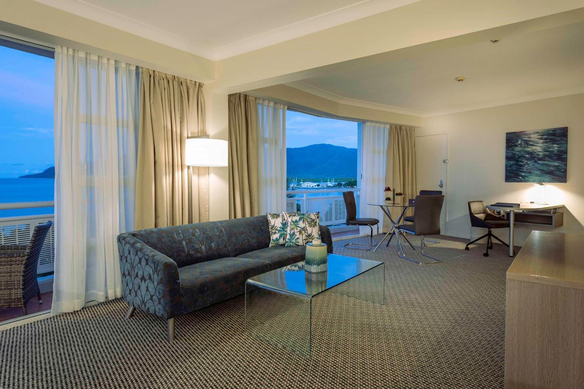 Hotel Doubletree By Hilton Cairns Exterior foto