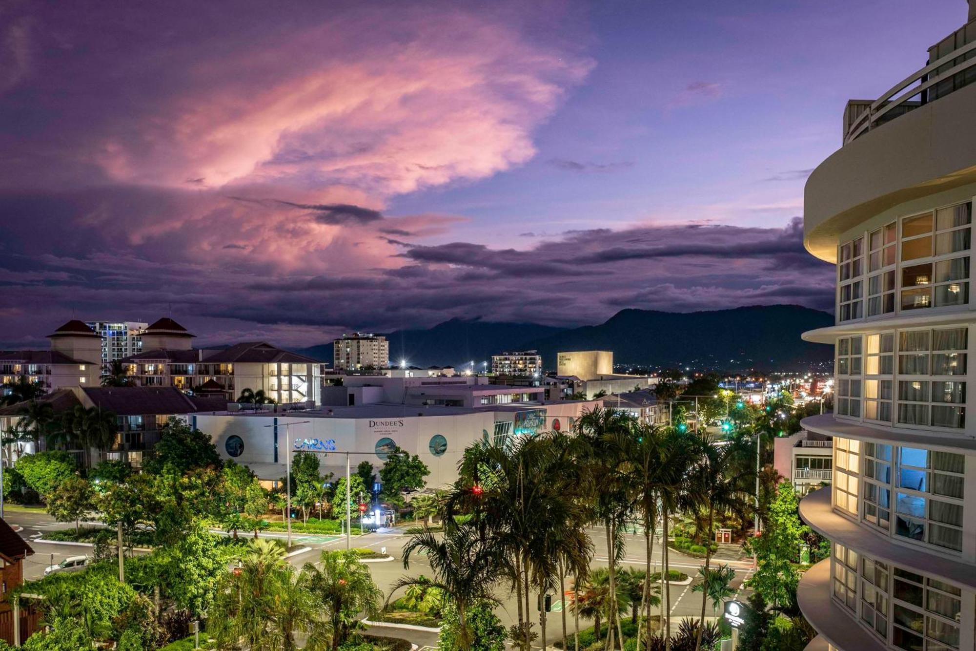 Doubletree By Hilton Cairns Hotel Exterior foto