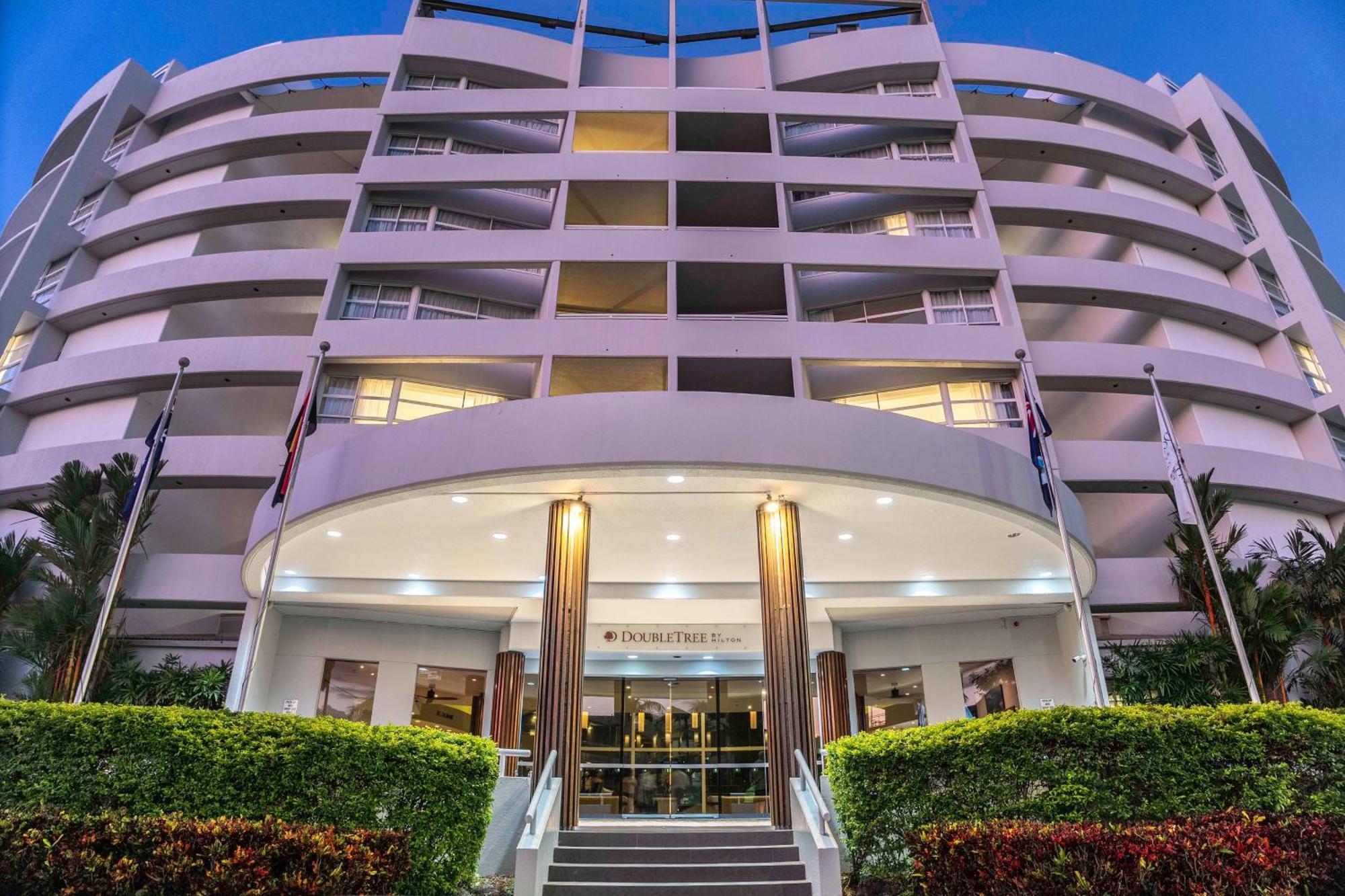 Doubletree By Hilton Cairns Hotel Exterior foto