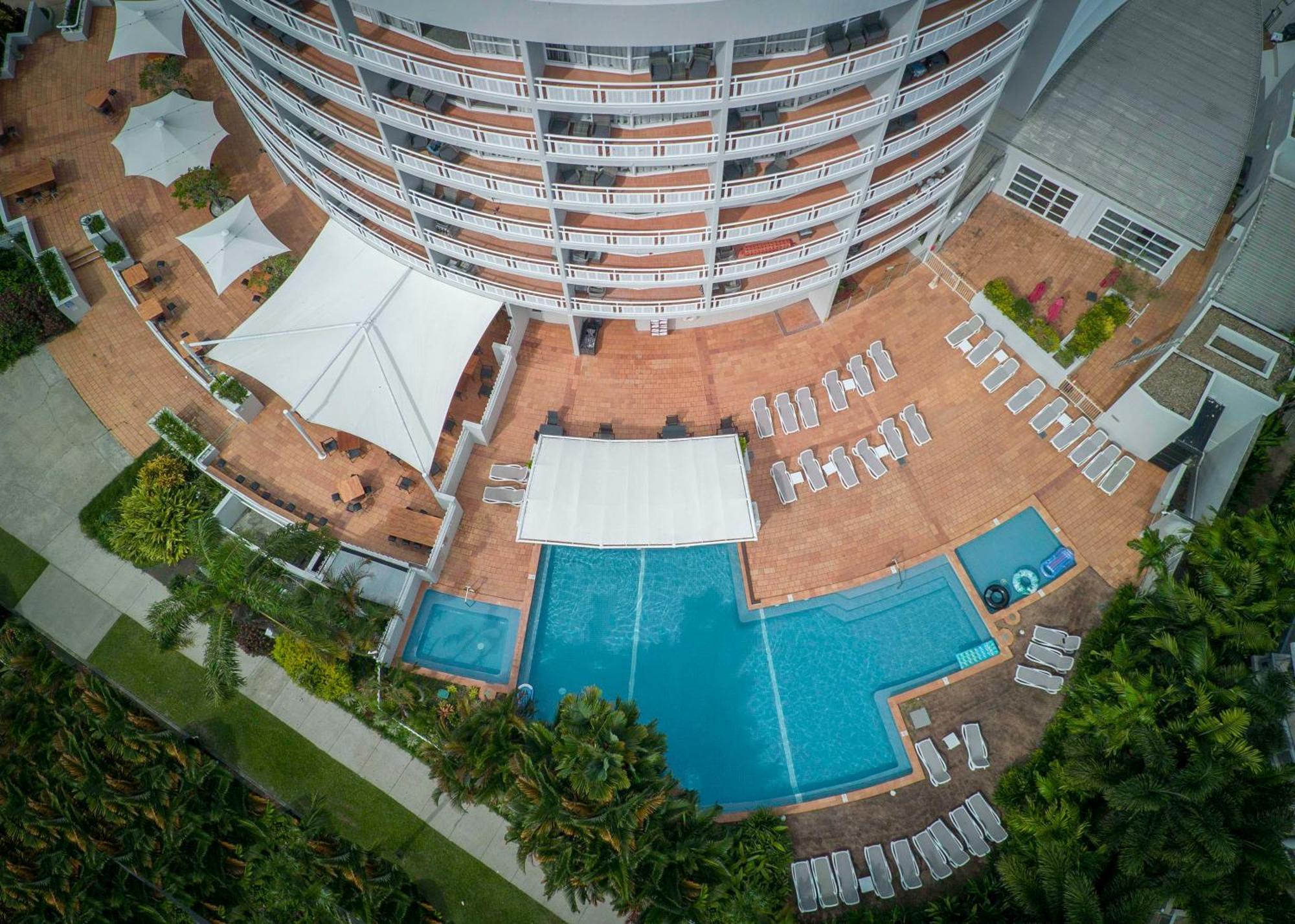 Doubletree By Hilton Cairns Hotel Exterior foto